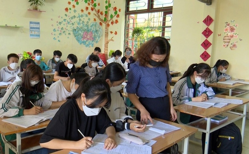 Học sinh trường THCS Tân Phong, TP Lai Châu tích cực ôn luyện để thi vào lớp 10. Ảnh: Bạch Dương