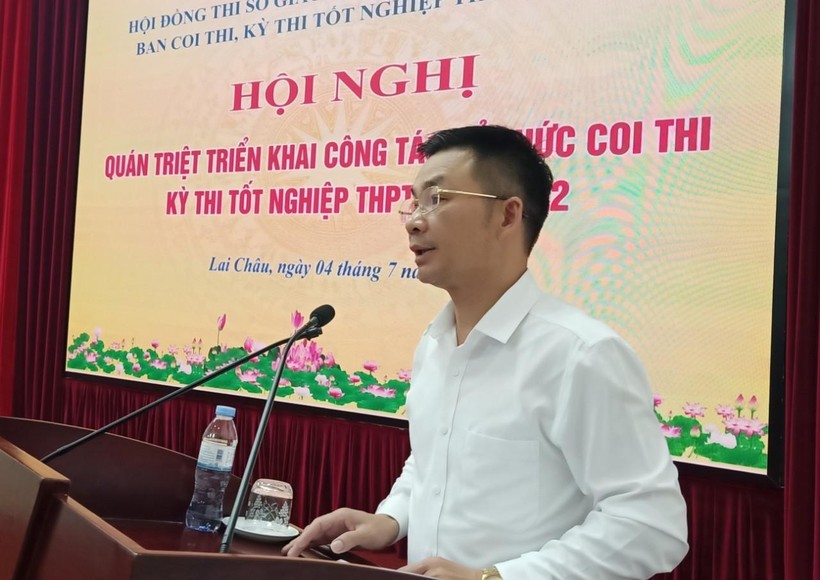 Ông Lò Việt Tuyển, Phó Giám đốc Sở GD&ĐT Lai Châu phát biểu tại Hội nghị.