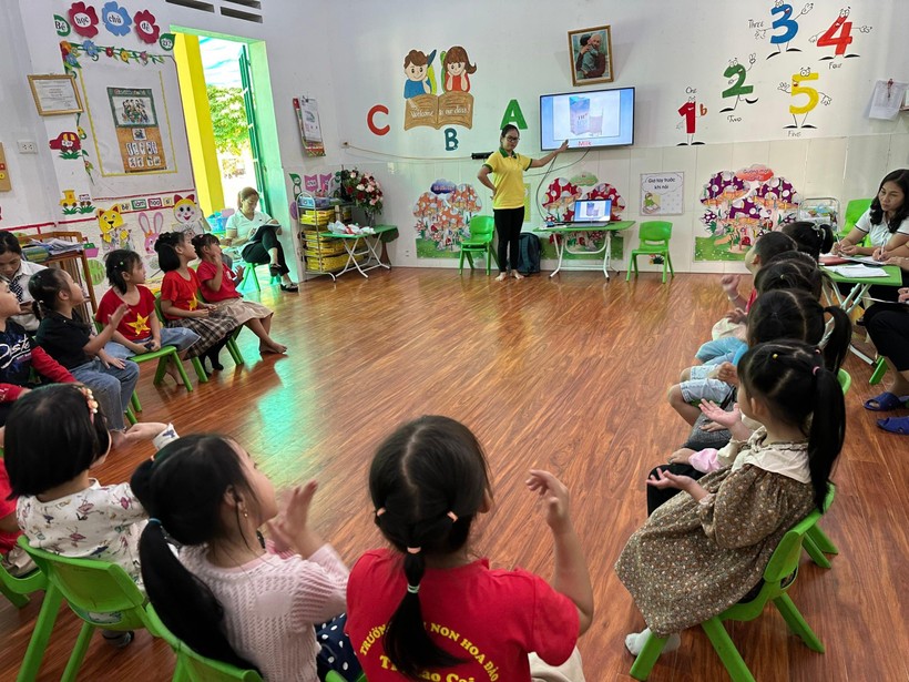 Một buổi học của các bé mầm non tại TP Lào Cai.