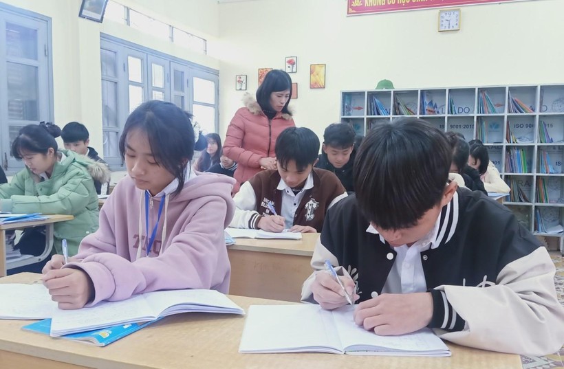 Tiết học của học sinh lớp 10 trường DTNT THPT huyện Sìn Hồ.