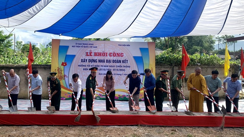 Khởi công xây dựng nhà ở cho hộ nghèo tại bản Pá Đông, xã Thanh Xương, huyện Điện Biên.