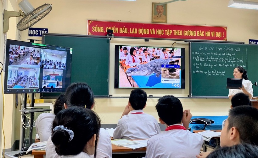 Tiết học ứng dụng công nghệ thực tế ảo của cô trò trường THCS Lê Hồng Phong, thành phố Lào Cai.