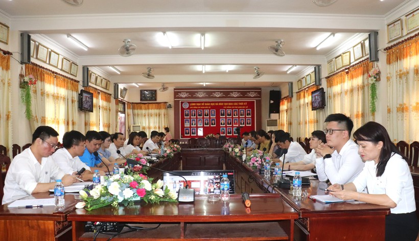 Các đại biểu tham dự tại điểm cầu Sở GD&ĐT tỉnh Điện Biên.