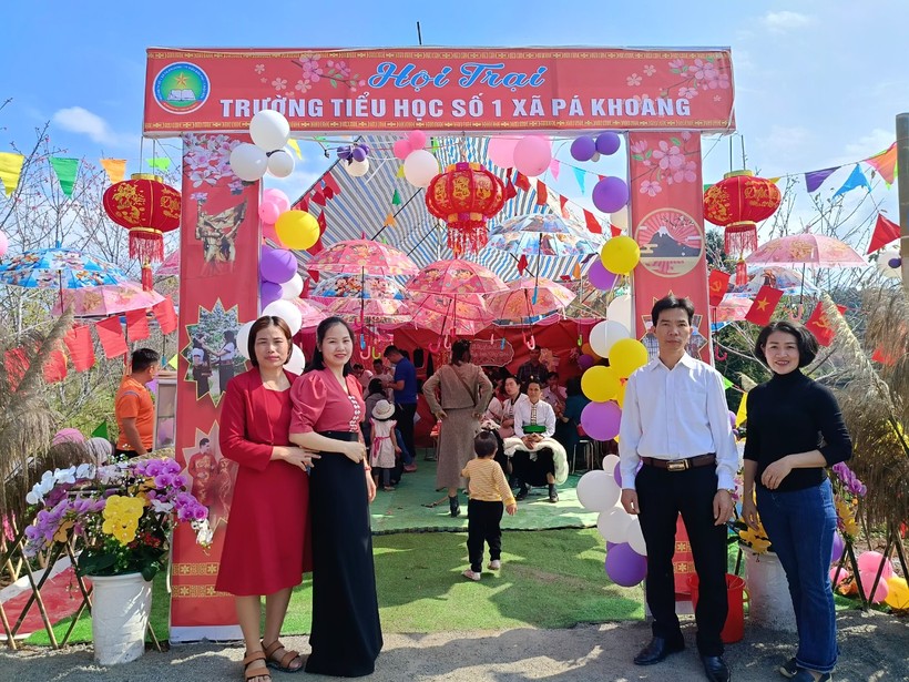 Hội trại Trường Tiểu học số 1 xã Pá Khoang tại Lễ hội Hoa anh đào.