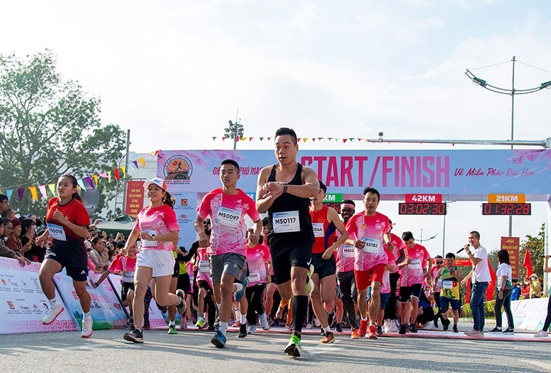 Giải chạy Điện Biên Phủ Marathon 2024 quy tụ gần 1.500 vận động viên tham gia.