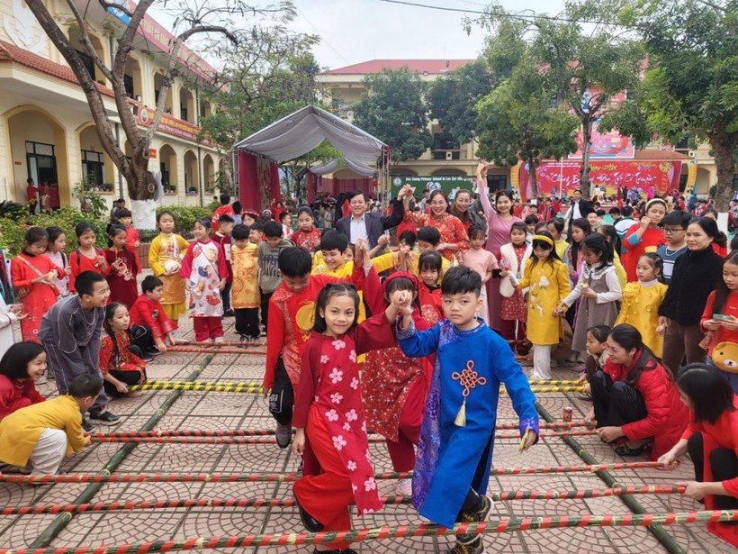 Ngày hội “Chúng em vui đón Tết cổ truyền” của cô trò Trường Tiểu học Bắc Cường, thành phố Lào Cai.