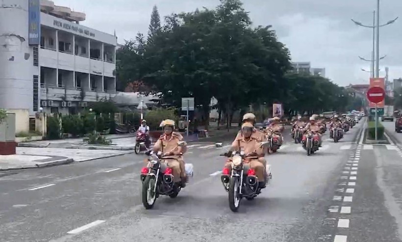 Lực lượng Cảnh sát giao thông tỉnh Điện Biên tuần tra kiểm soát giao thông.
