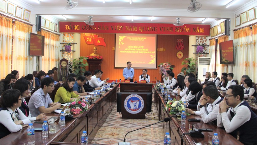 Quang cảnh buổi làm việc giữa Sở GD&Đt tỉnh Điện Biên với Trường ĐHNN – ĐHQGHN.