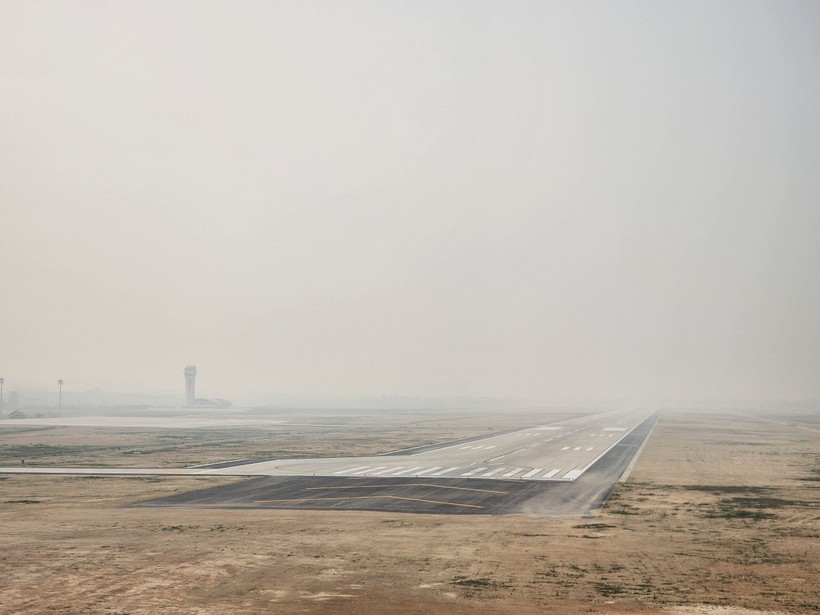 Hiện tượng mù khô khiến nhiều chuyến bay đi và đến Điện Biên bị hủy.