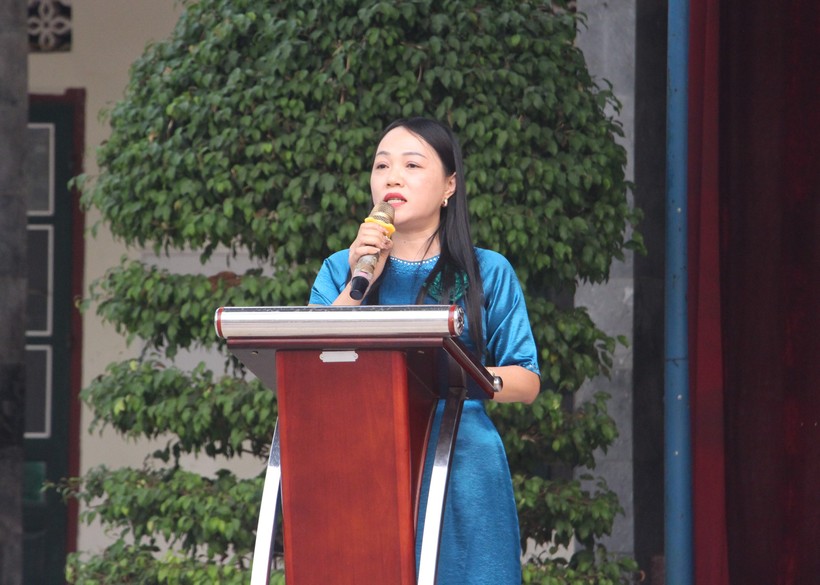 Cô Nguyễn Thị Hồng Miên chia sẻ những kiến thức tìm hiểu về Đại tướng Võ Nguyễn Giáp.