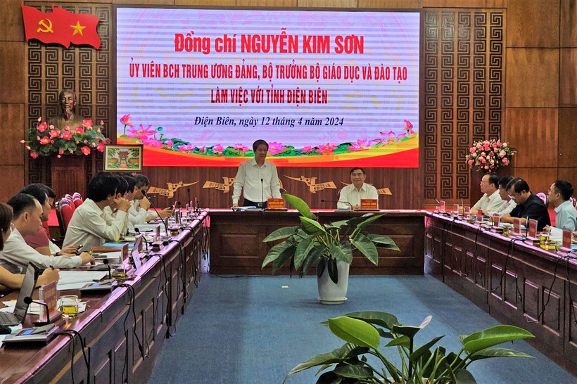 Bộ trưởng Nguyễn Kim Sơn cùng Đoàn công tác của Bộ GD&ĐT đã làm việc với tỉnh Điện Biên.
