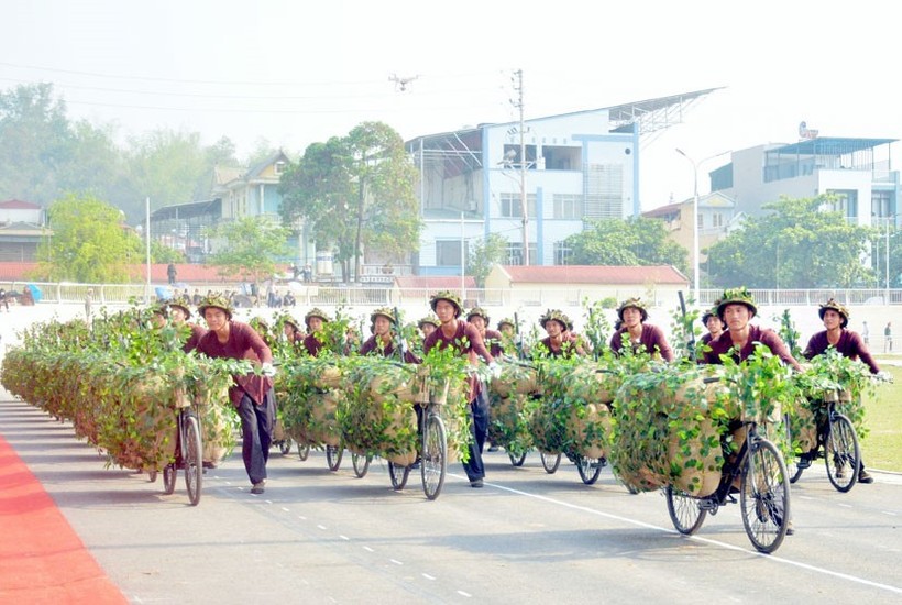 Khối Dân công hỏa tuyến, tái hiện đội quân “xe đạp thồ” huyền thoại trong Chiến dịch Điện Biên Phủ.