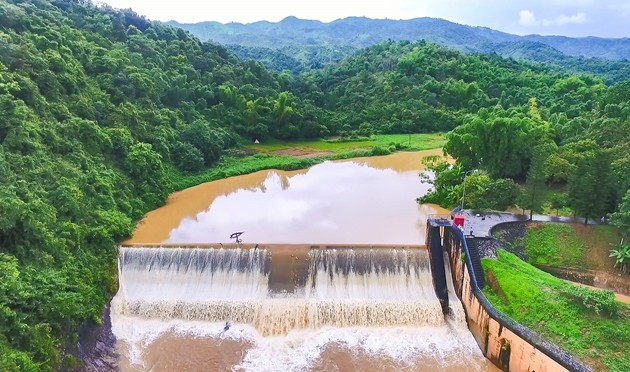 Đập đầu mối công trình Đại thủy nông Nậm Rốm - công trình trọng điểm tưới nước cho cánh đồng Mường Thanh.