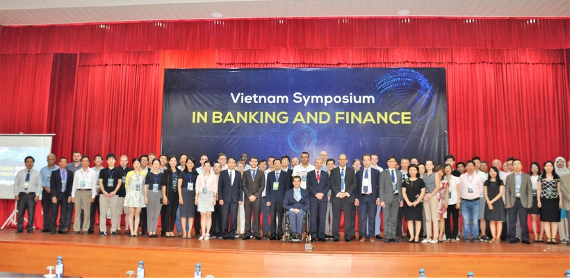 Hội thảo thu hút gần 120 giáo sư, nhà nghiên cứu, chuyên gia hàng đầu thế giới trong lĩnh vực tài chính, ngân hàng đến tham dự.