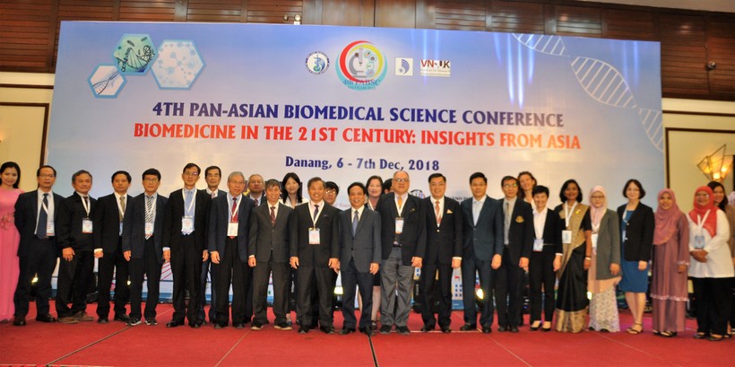 Các đại biểu có báo cáo khoa học trình bày tại Hội nghị.