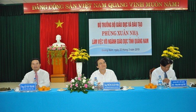 Bộ trưởng Phùng Xuân Nhạ chủ trì buổi làm việc.