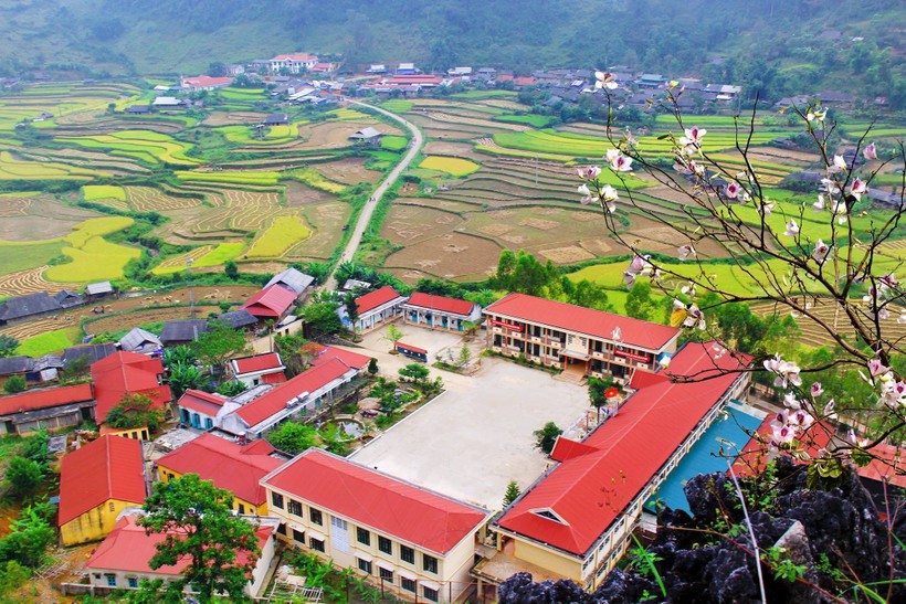 Ngôi trường THCS-THPT Tả Sìn Thàng nhìn từ trên cao