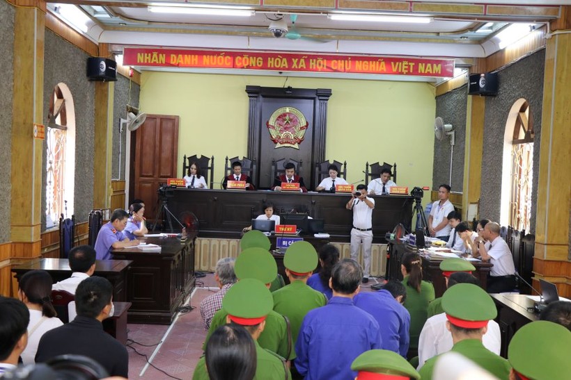 Phiên tòa sơ thẩm xét xử vụ gian lận điểm thi ở Sơn La.