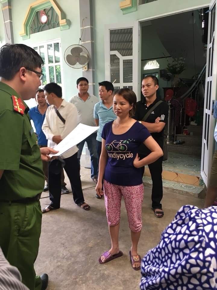Trần Thị Hiền nghe lệnh bắt tạm giam