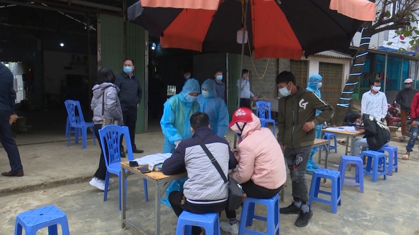Một điểm kiểm soát dịch bệnh, khai báo y tế tại Điện Biên