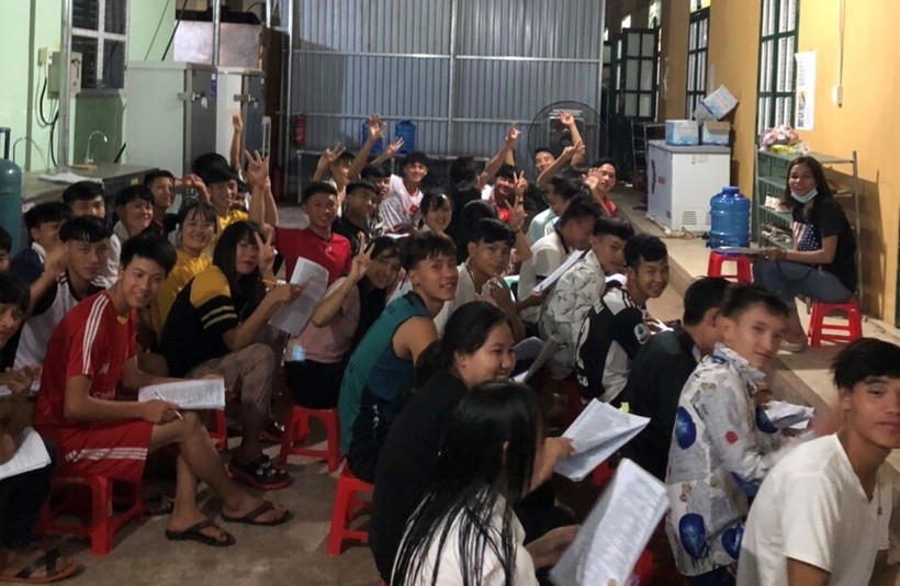 Một buổi ôn tập ngoài giờ cho học sinh nội trú của trường THPT Nậm Pồ, Điện Biên