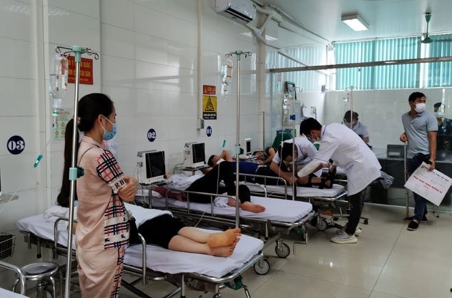 13 công nhân đã kịp thời được đưa đến bệnh viện điều trị