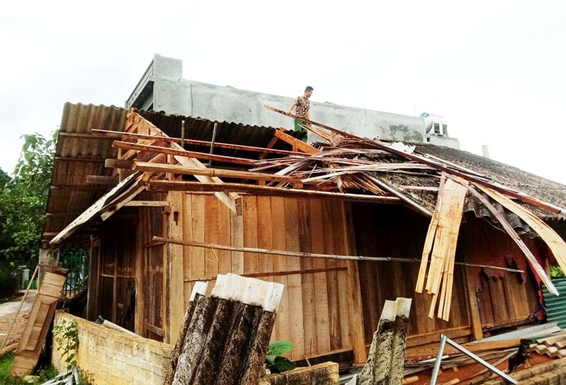 Dông lốc khiến 136 căn nhà và nhiều công trình ở Lào Cai bị thiệt hại