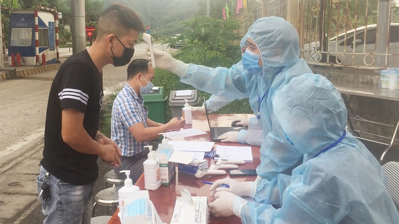 Lào Cai tăng cường các biện pháp kiểm tra y tế với những người liên quan đến các trường hợp dương tính với SARS-CoV-2