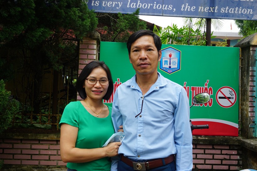 Cặp vợ chồng thí sinh "đặc biệt" tại Điện Biên