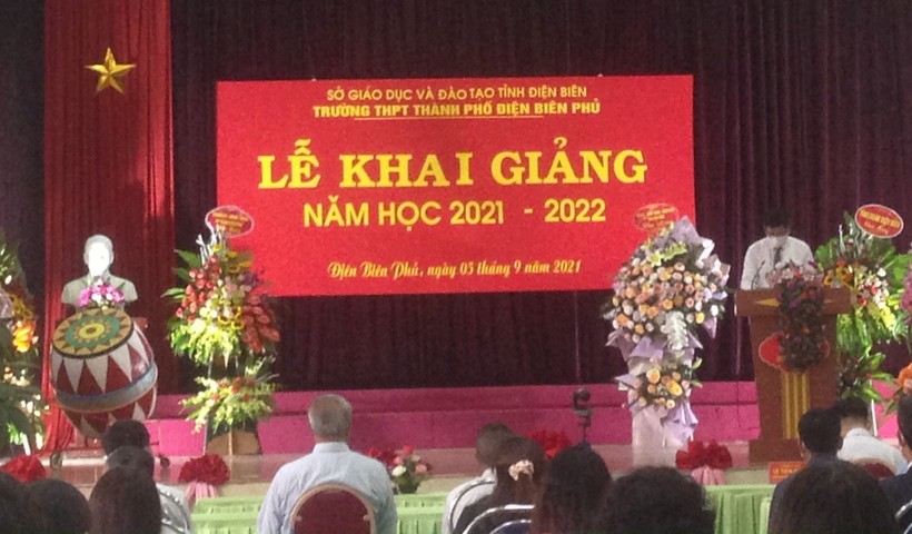 Ông Lê Thành Đô - Chủ tịch UBND tỉnh Điện Biên phát biểu tại lễ khai giảng.