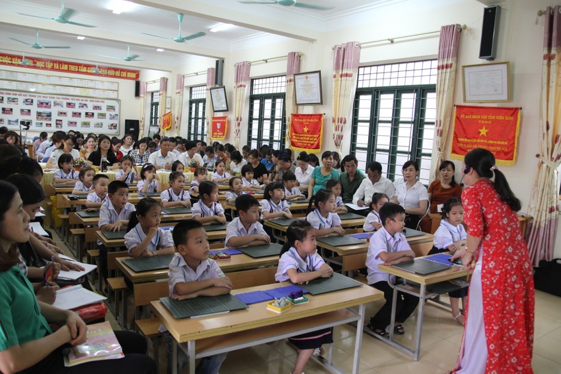 Một buổi dạy điểm tại Trường Tiểu học Hà Nội - Điện Biên Phủ (Tp. ĐBP, tỉnh Điện Biên)
