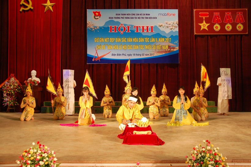 Hội thi "Giữ gìn nét đẹp bản sắc văn hóa dân tộc lần thứ II" do đoàn trường PTDTNT tỉnh Điện Biên tổ chức.