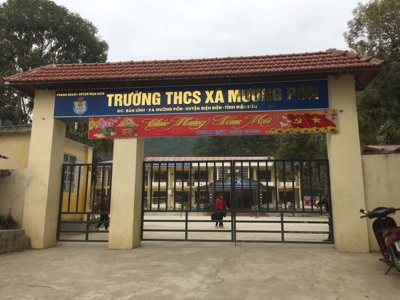 Các thế hệ nhà giáo tại Trường THCS xã Mường Pồn luôn nỗ lực xây dựng, tạo môi trường giáo dục hiệu quả nơi biên viễn.