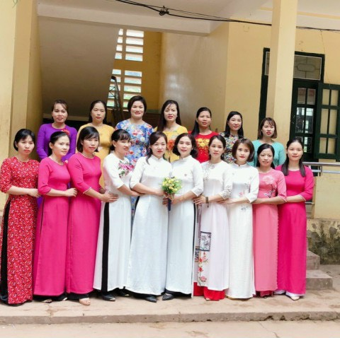 Tập thể nữ trường PTDTBT THCS Nậm Kè.
