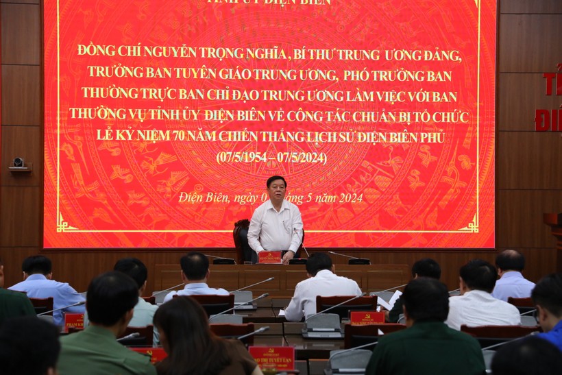 Ông Nguyễn Trọng Nghĩa phát biểu tại buổi làm việc với Thường trực Tỉnh ủy Điện Biên.