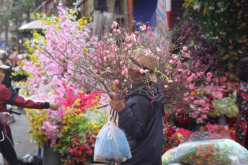 Hương vị Tết xưa ở chợ hoa nổi tiếng Hà Thành