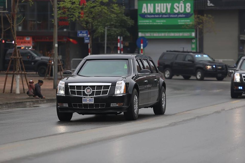 Siêu xe “Quái thú” của Tổng thống Trump lăn bánh trên đường phố Hà Nội
