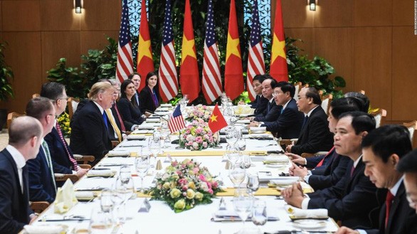 Tiệc trưa do Thủ tướng Nguyễn Xuân Phúc chiêu đãi Tổng thống Donald Trump và phái đoàn Mỹ - Ảnh: CNN.