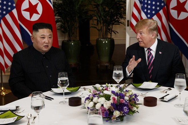 Thực đơn bữa tối của TT Trump và Chủ tịch Kim: Cua huỳnh đế, gan ngỗng và chè hạt sen