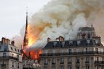 Công bố thiệt hại ban đầu trong vụ cháy ở Nhà thờ Đức Bà Paris
