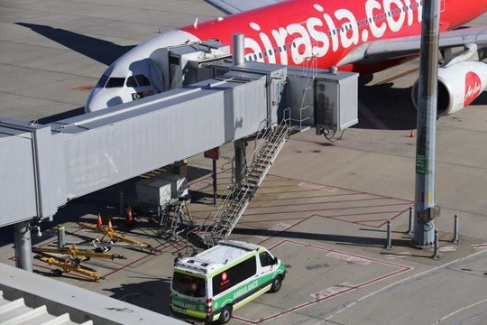Bé 2 tháng tuổi tử vong trên máy bay AirAsia