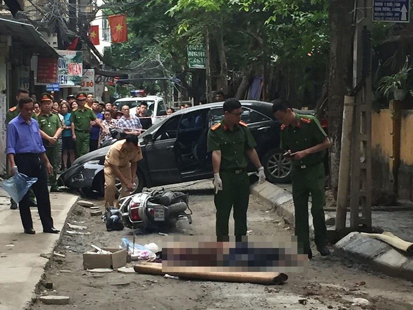 Xác định danh tính nữ tài xế lùi xe Camry cán chết người ở Hà Nội