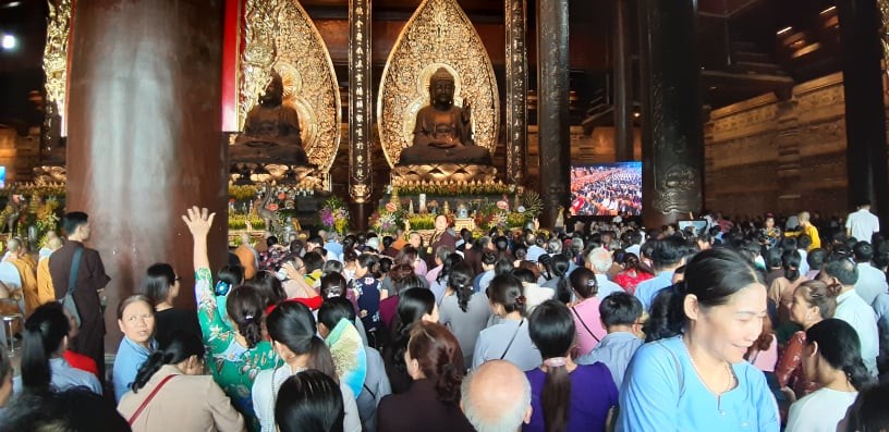 Hàng ngàn phật tử về dự Đại lễ Phật đản Vesak 2019