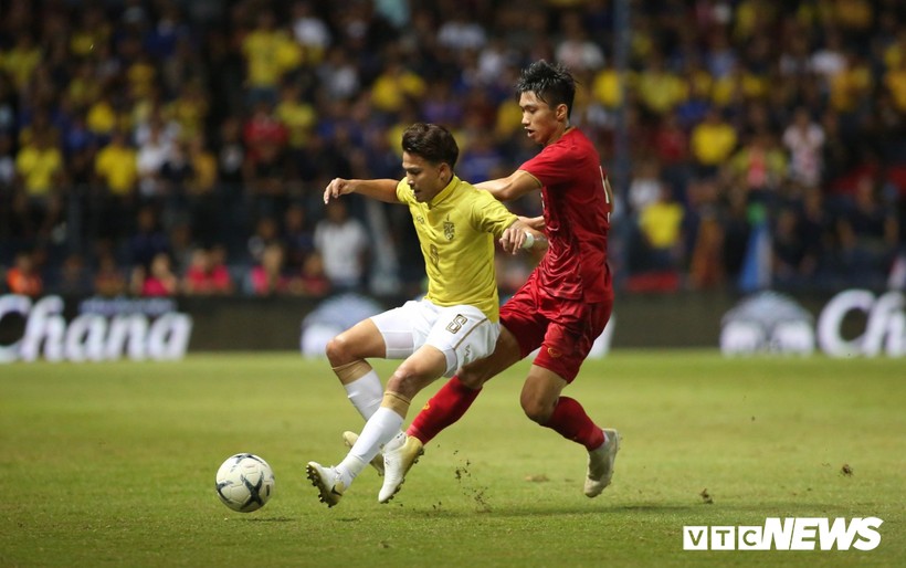 Đánh bại Thái Lan phút 94, Việt Nam vào chung kết King"s Cup