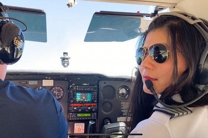Nguyễn Anh Thư hi vọng sẽ trở thành nữ phi công gốc Việt đầu tiên chinh phục chặng bay vòng quanh thế giới một mình. (Nguồn: NextShark).
