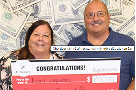 Vợ chồng Frank Laquitoara và Debbie Long-Combs vui mừng trong ngày lĩnh thưởng.