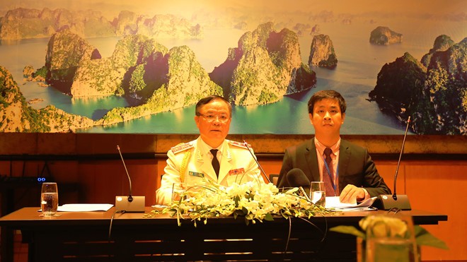 Trung tướng Trần Văn Vệ, Chánh Văn phòng Cơ quan Cảnh sát điều tra Bộ Công an, trả lời báo chí sau lễ khai mạc Hội nghị ASEANAPOL lần thứ 39. Ảnh Trần Cường.