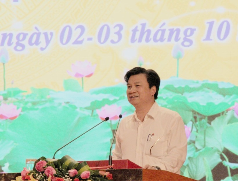 Thứ trưởng Bộ GD&ĐT Nguyễn Hữu Độ phát biểu tại hội nghị.