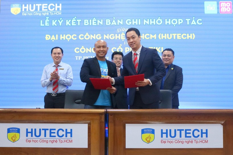 Đại diện Ban giám hiệu HUTECH ký kết hợp tác với các doanh nghiệp. 