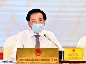 Bộ trưởng, Chủ nhiệm VPCP Trần Văn Sơn trả lời báo chí tại cuộc họp báo. Ảnh: VGP/Nhật Bắc.